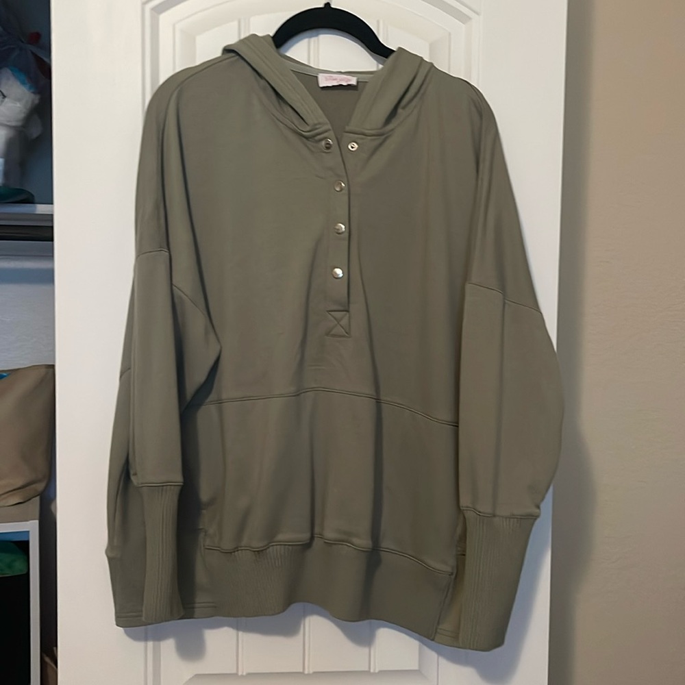 Oversize olive green hoodie from pink lily